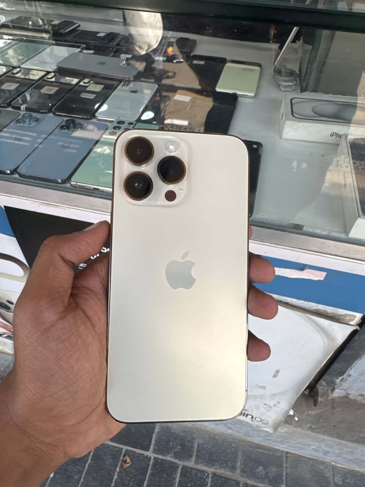 Apple iPhone 14 Pro Max 256GB in Gold — photo 2
