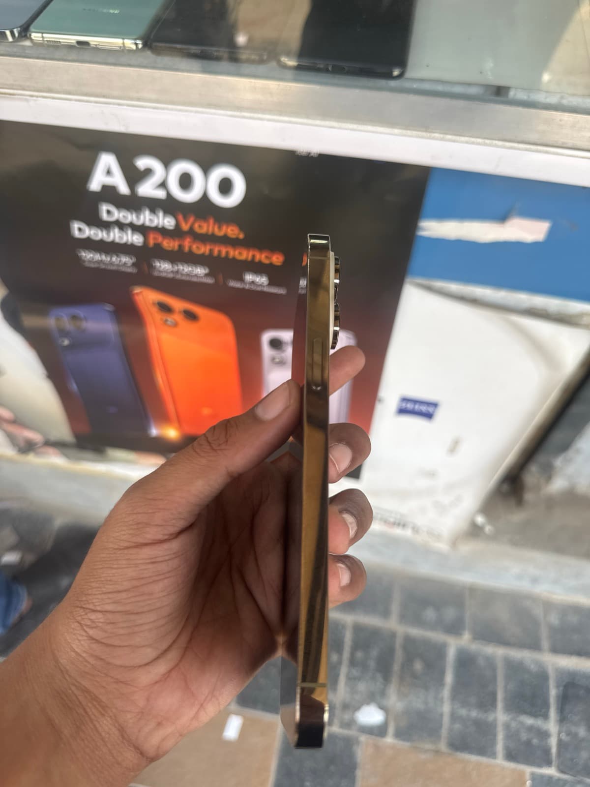 Apple iPhone 14 Pro Max 256GB in Gold — photo 4