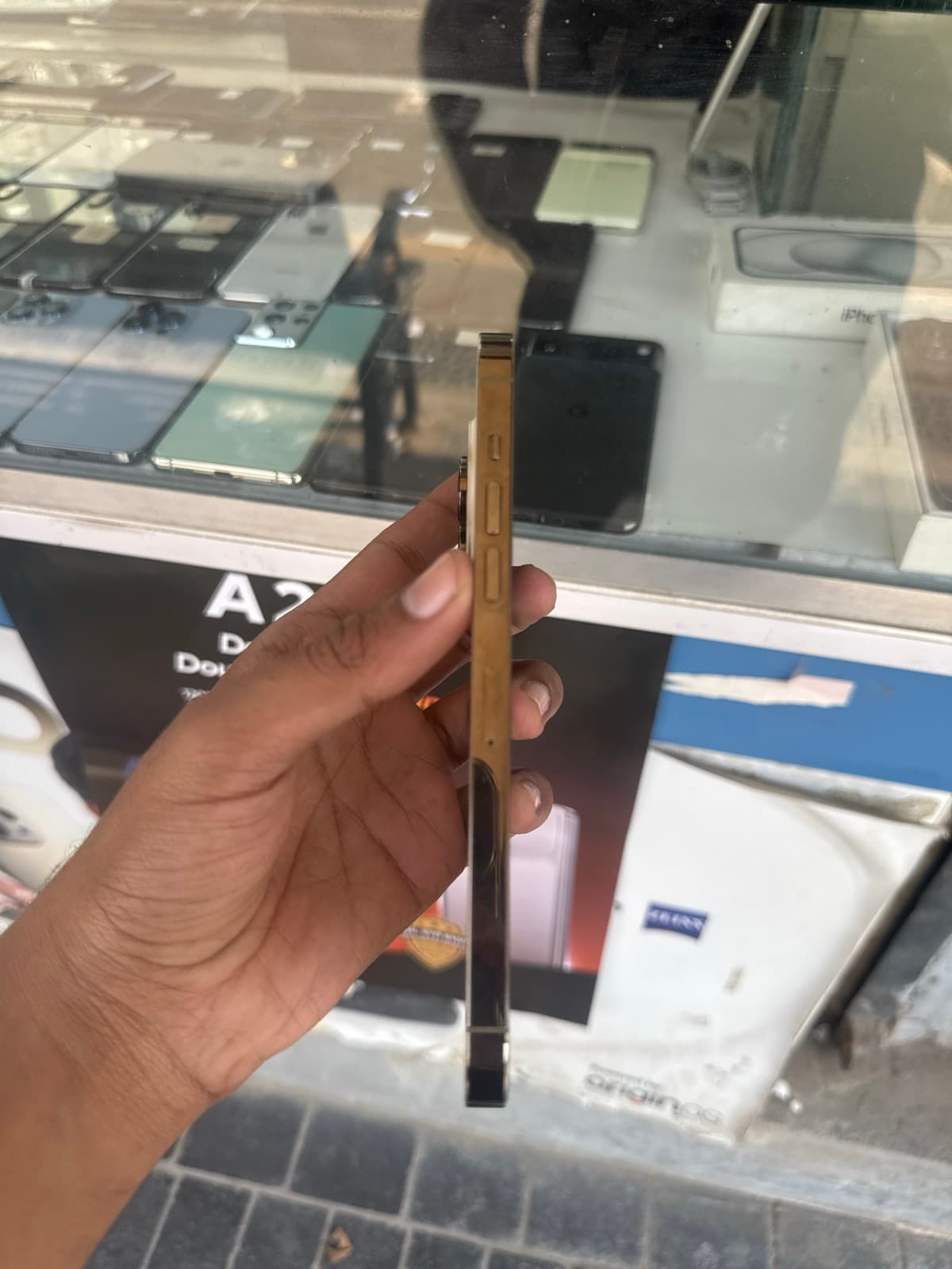 Apple iPhone 14 Pro Max 256GB in Gold — photo 5