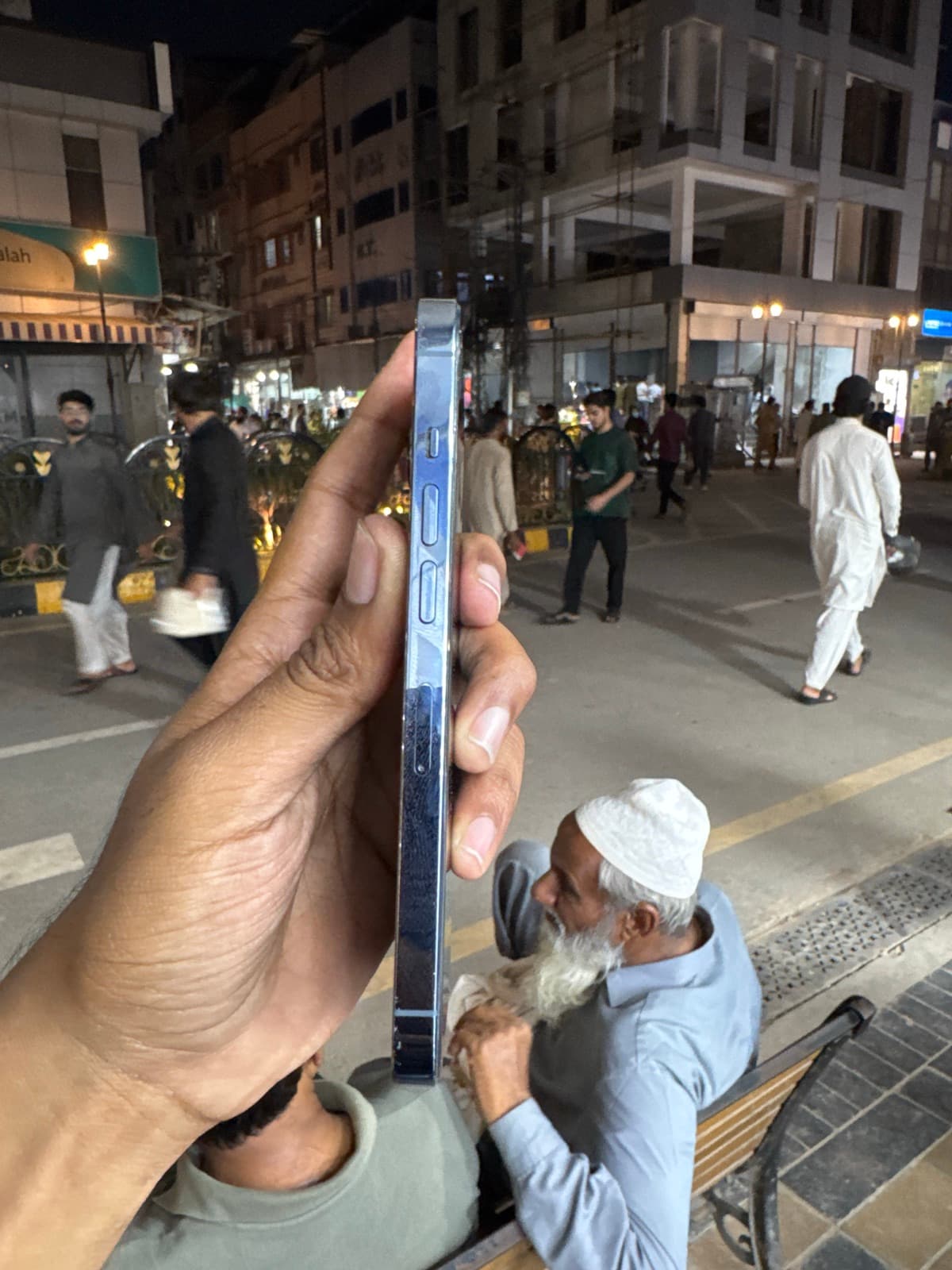 Apple iPhone 13 Pro 128GB in Sierra Blue — photo 4