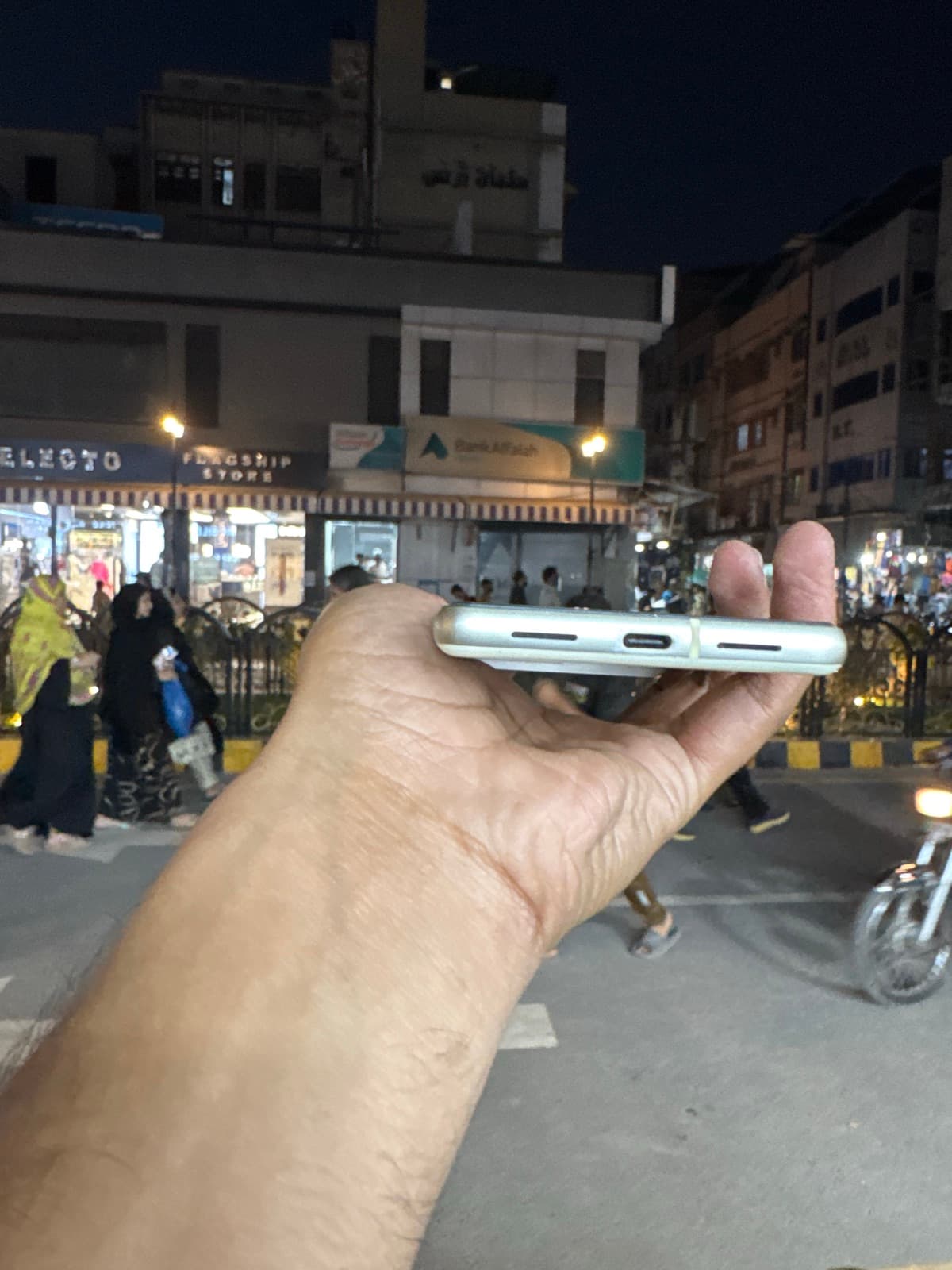 Google Pixel 7 8GB / 256GB in Lemongrass — photo 3