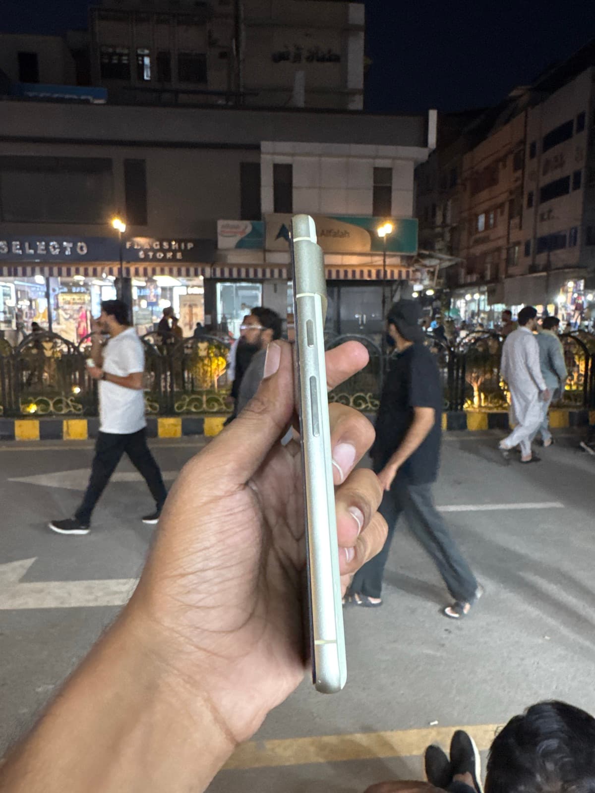 Google Pixel 7 8GB / 256GB in Lemongrass — photo 4