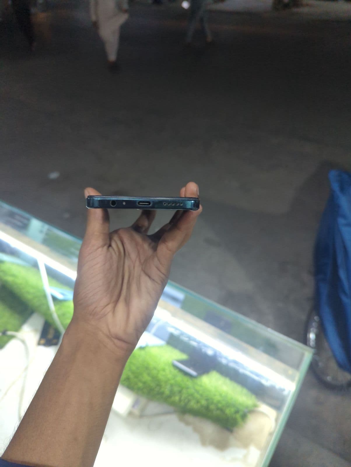Vivo Y28 6GB / 128GB in Tornado Green — photo 3