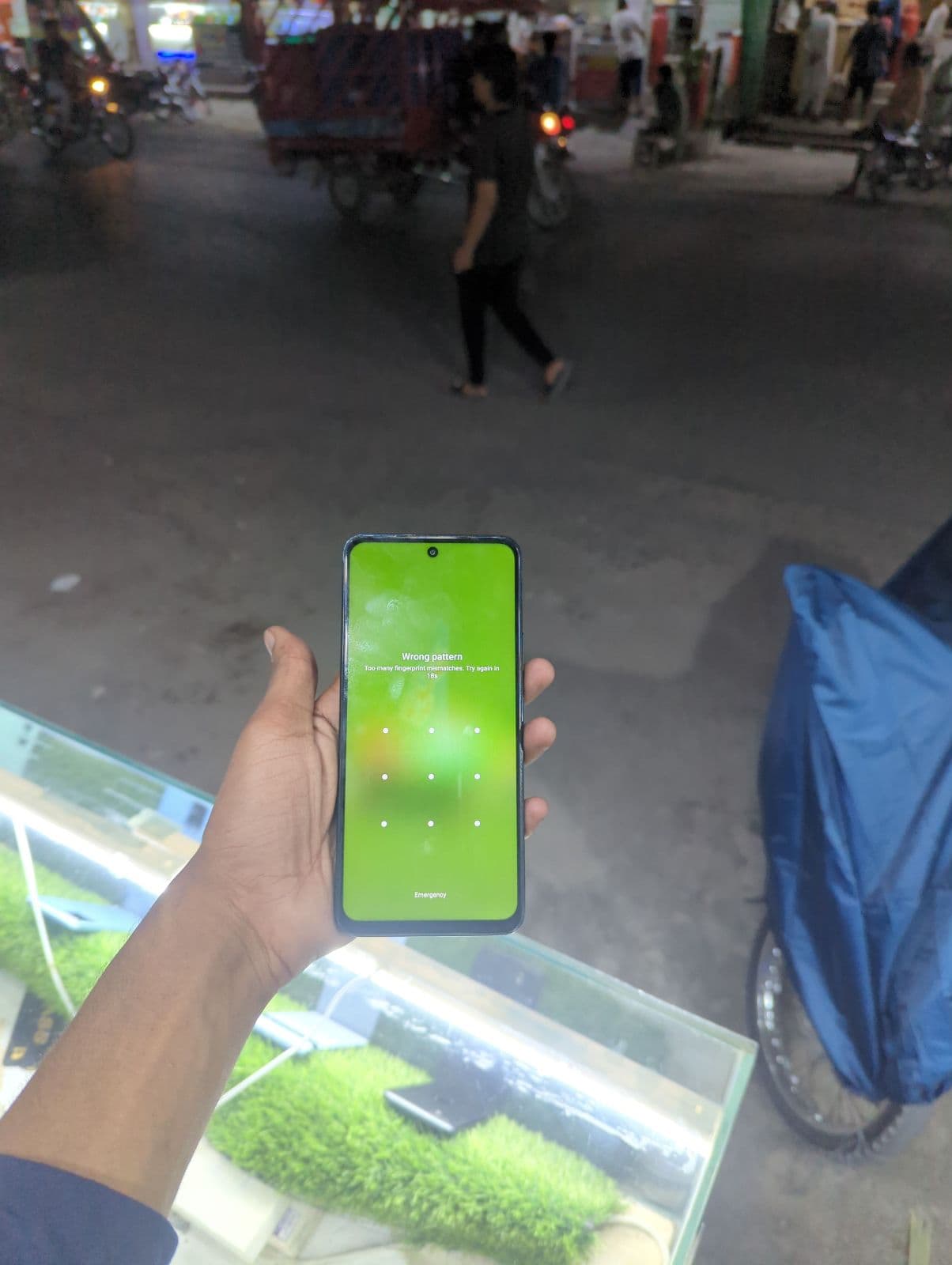 Vivo Y28 6GB / 128GB in Tornado Green — photo 2