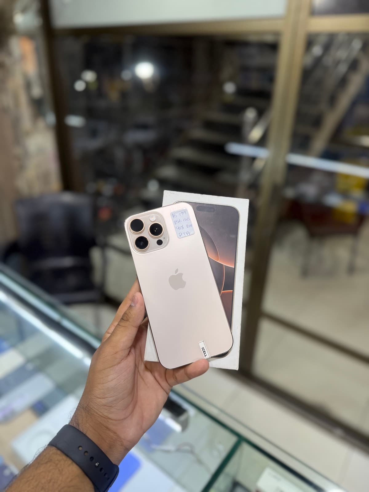 iPhone 16 Pro Max · 256GB
