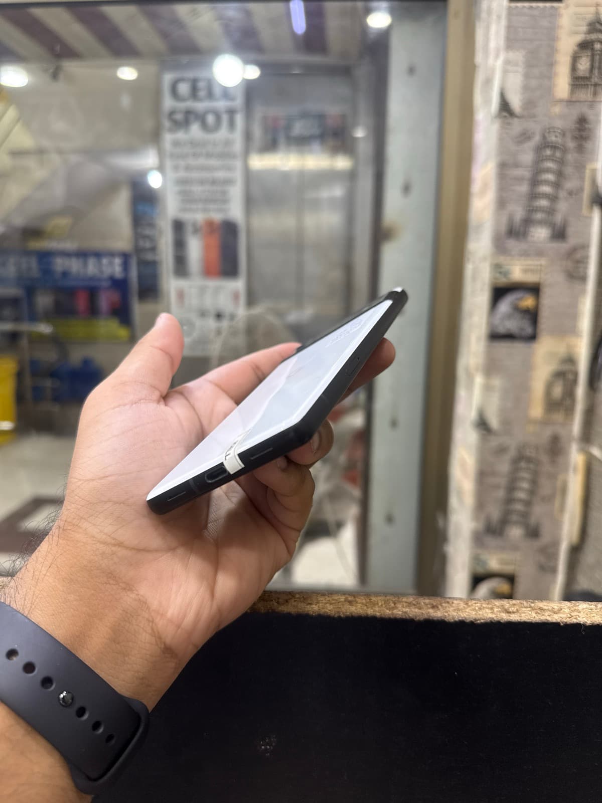 Google Pixel 6a 6GB / 128GB in Chalk — photo 3