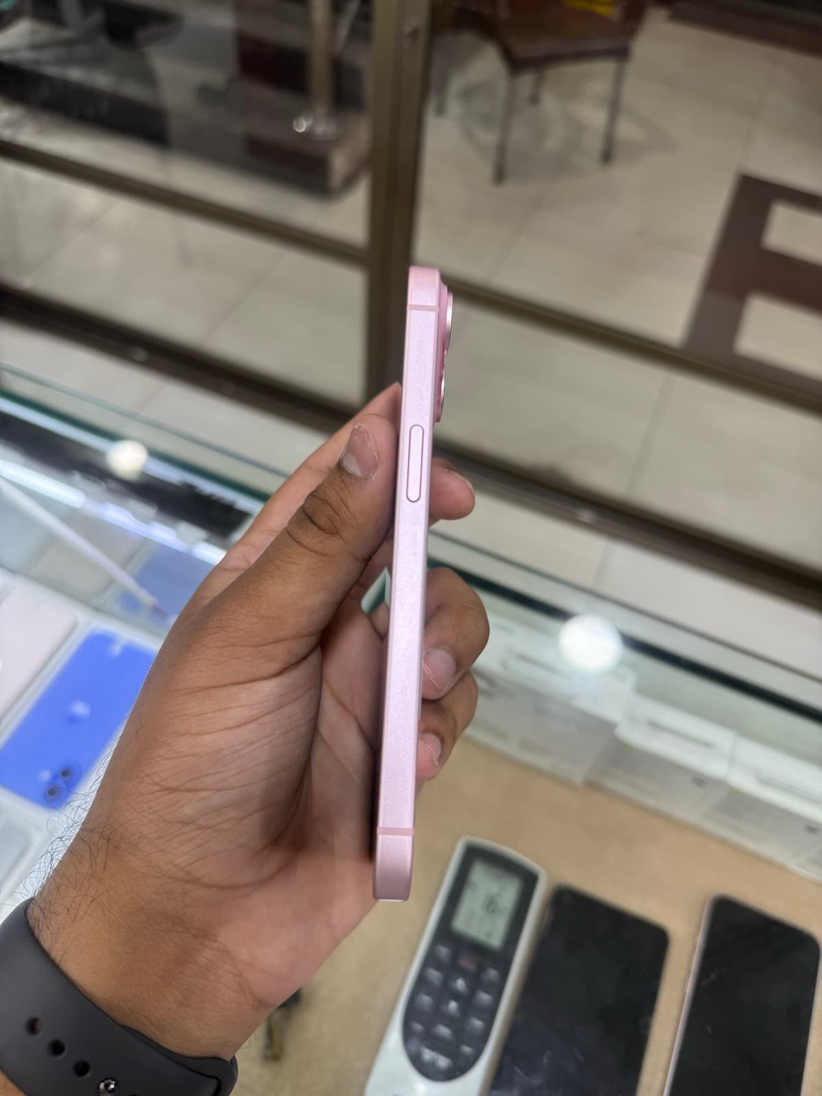 Apple iPhone 15 128GB in Pink — photo 2