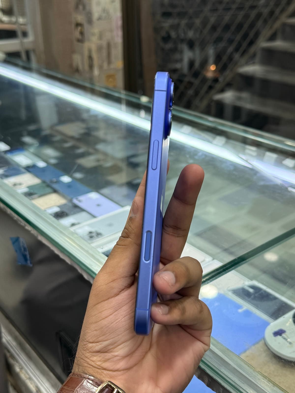Apple iPhone 16 Plus 128GB in Ultramarine — photo 2