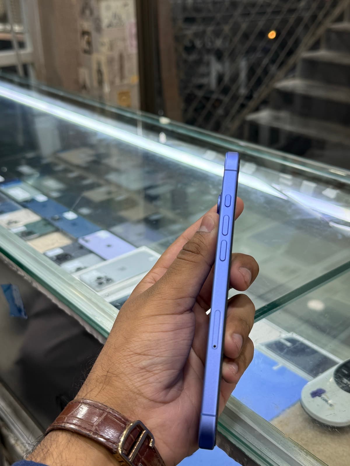 Apple iPhone 16 Plus 128GB in Ultramarine — photo 3