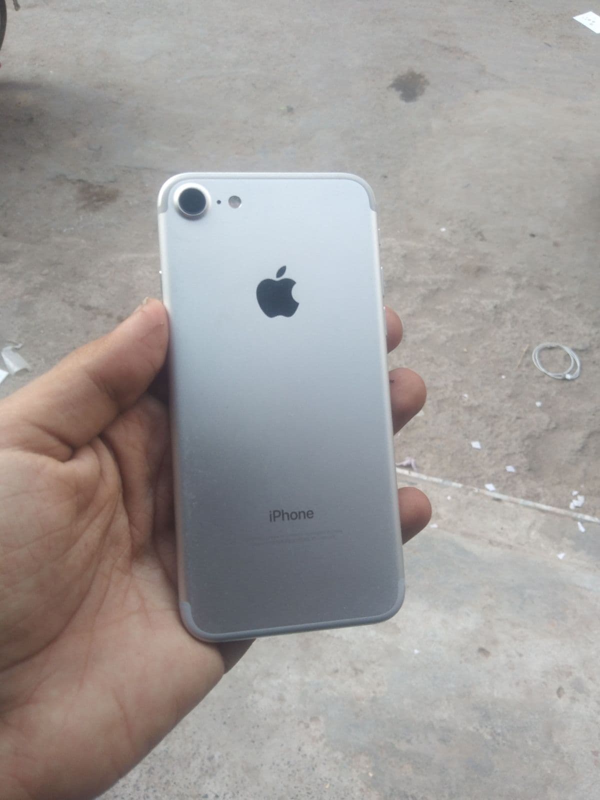 iPhone 7 · 32GB