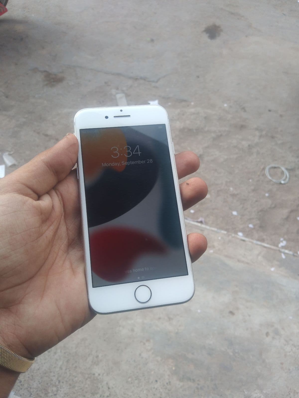 Apple iPhone 7 32GB in Silver — photo 2
