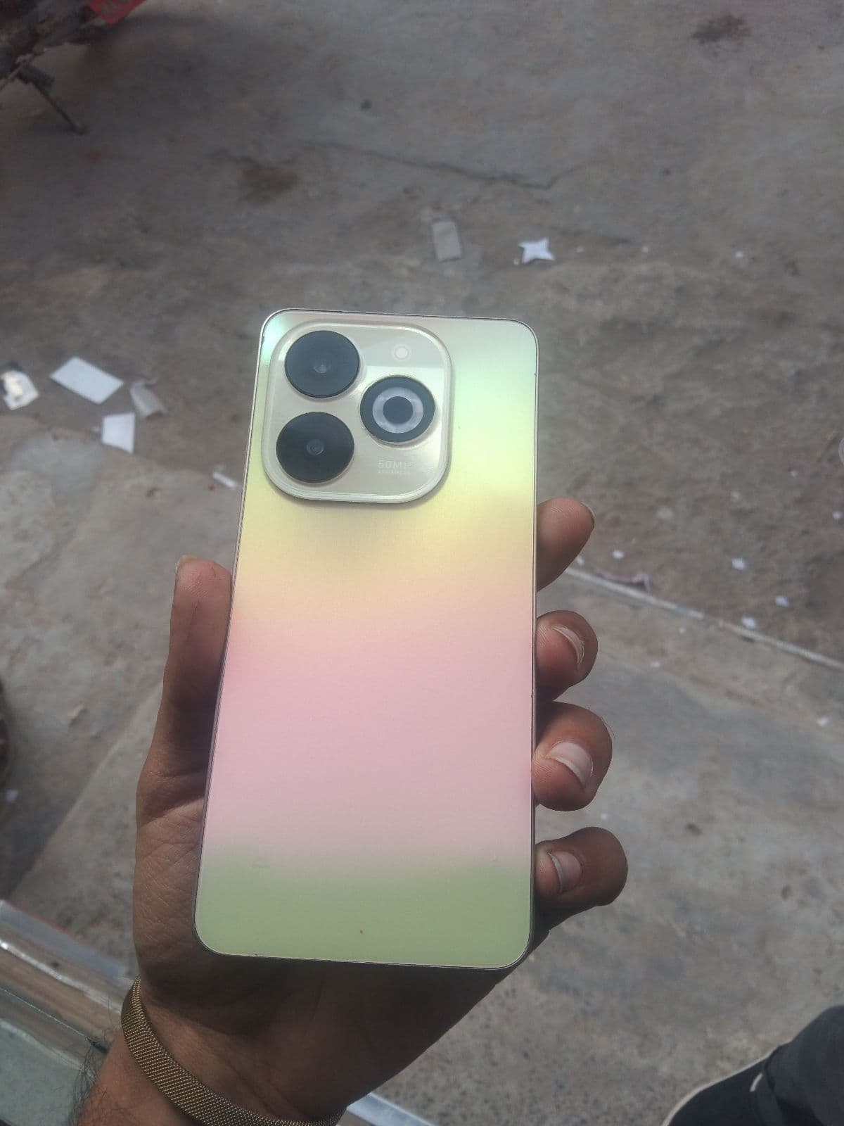 Infinix Smart 8 Pro 4GB / 128GB in Shiny Gold — photo 2