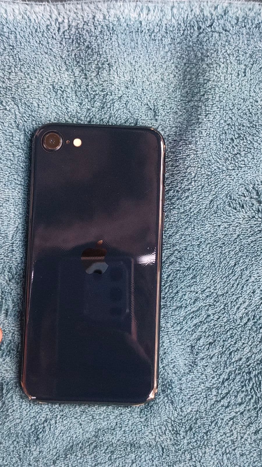 iPhone SE (2022) · 64GB