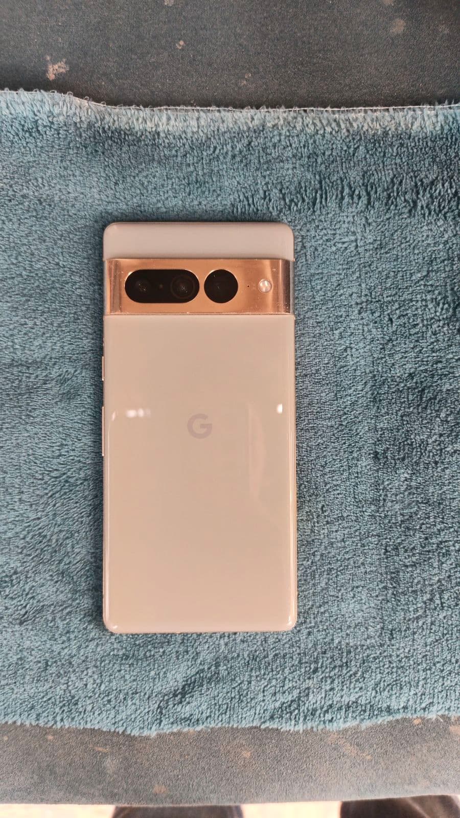 Google Pixel 7 Pro 12GB / 128GB in Hazel — photo 1