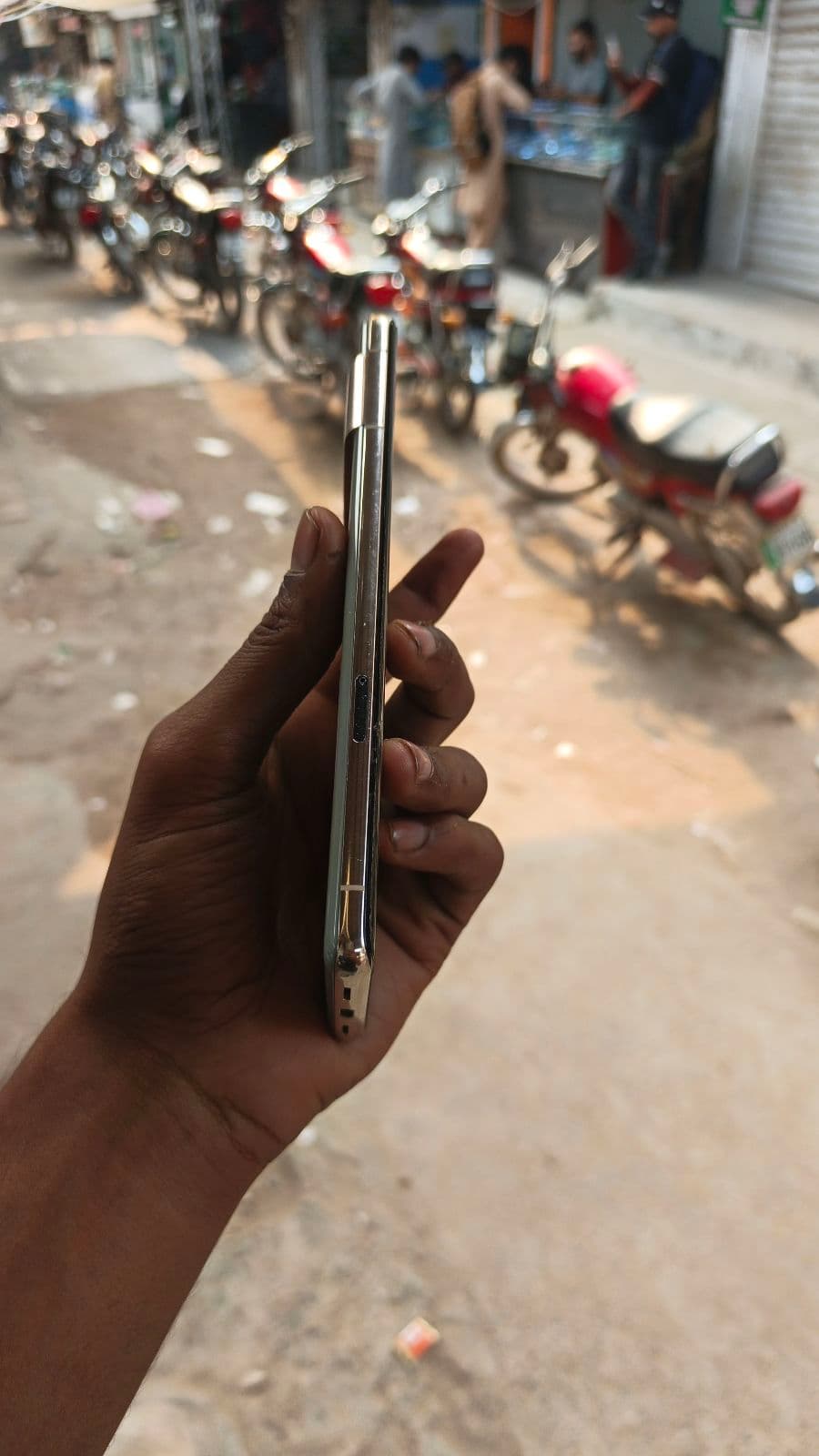 Google Pixel 7 Pro 12GB / 128GB in Hazel — photo 2