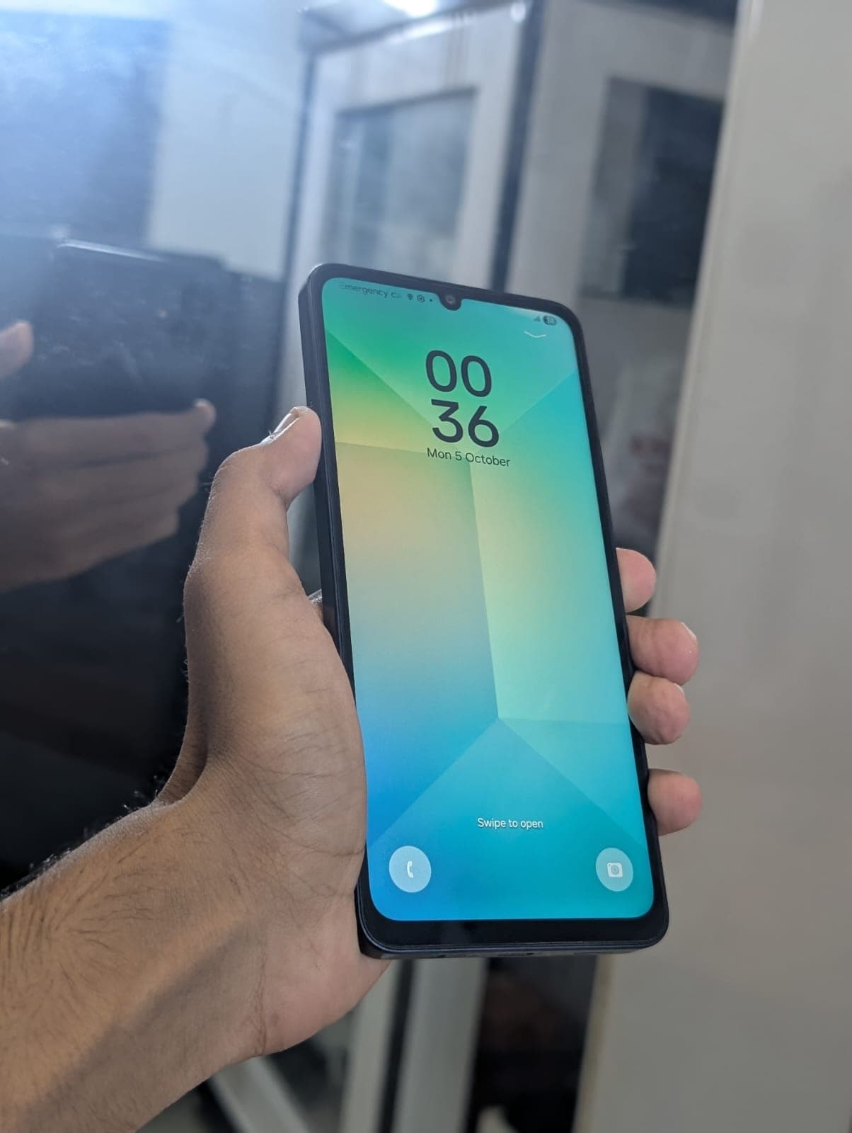 Samsung Galaxy A06 6GB / 128GB in Black — photo 3