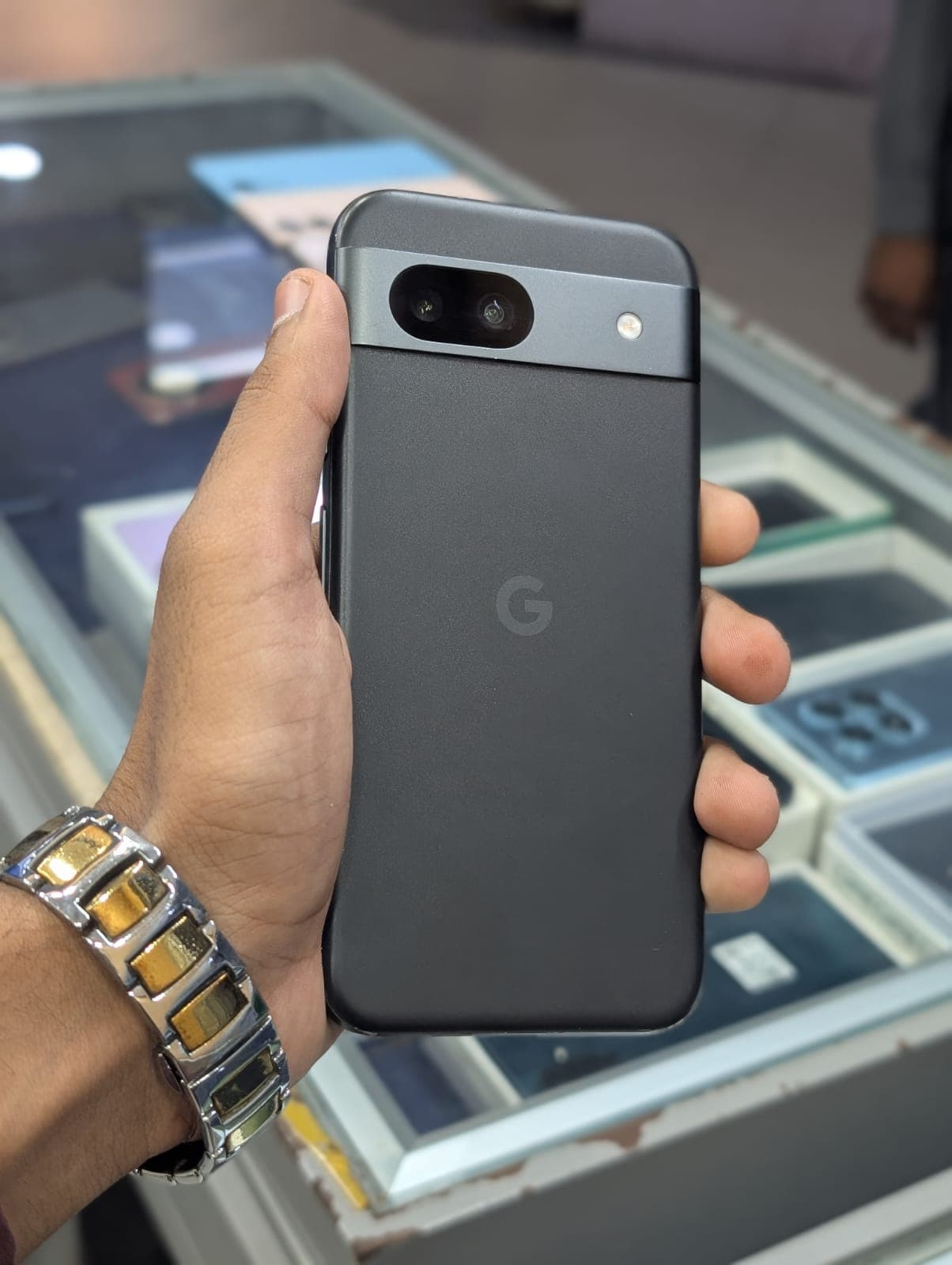 Google Pixel 8a 8GB / 128GB in Obsidian — photo 2