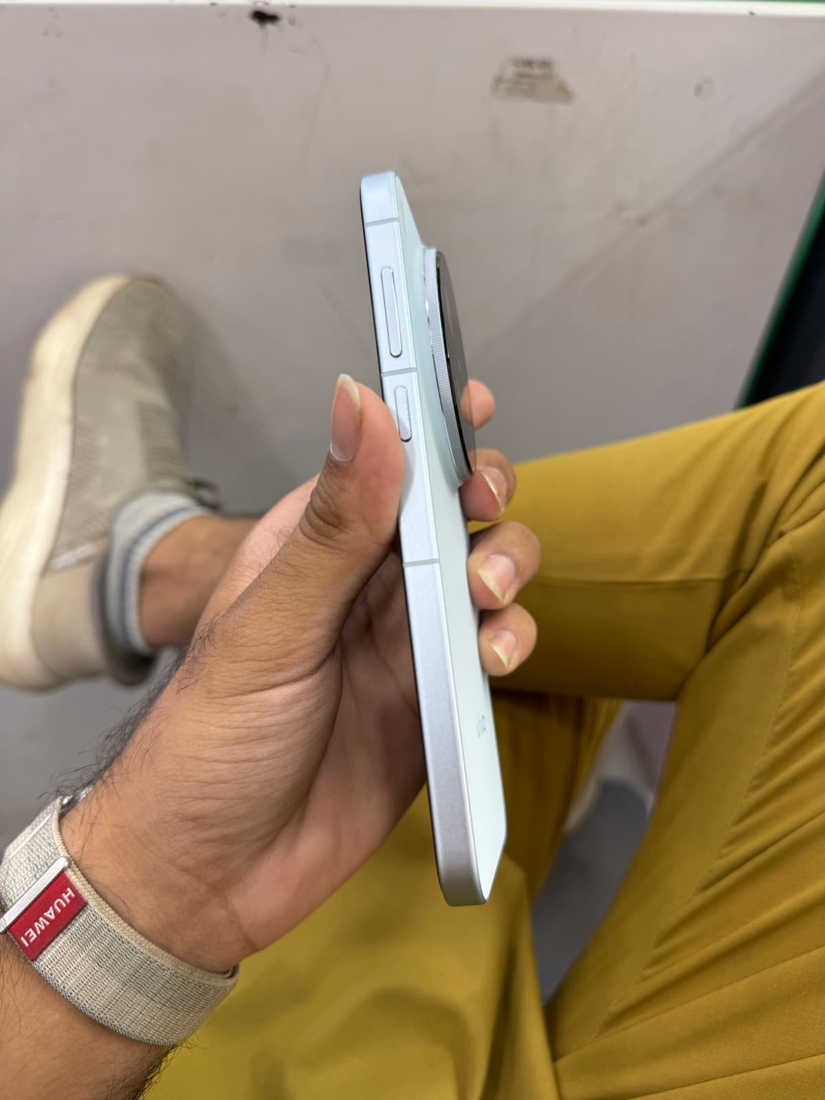 Vivo X300 Pro 16GB / 512GB in Phantom Black — photo 2