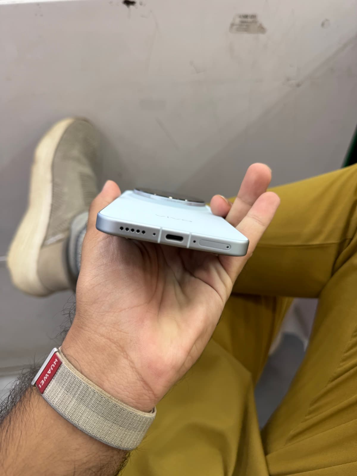 Vivo X300 Pro 16GB / 512GB in Phantom Black — photo 3