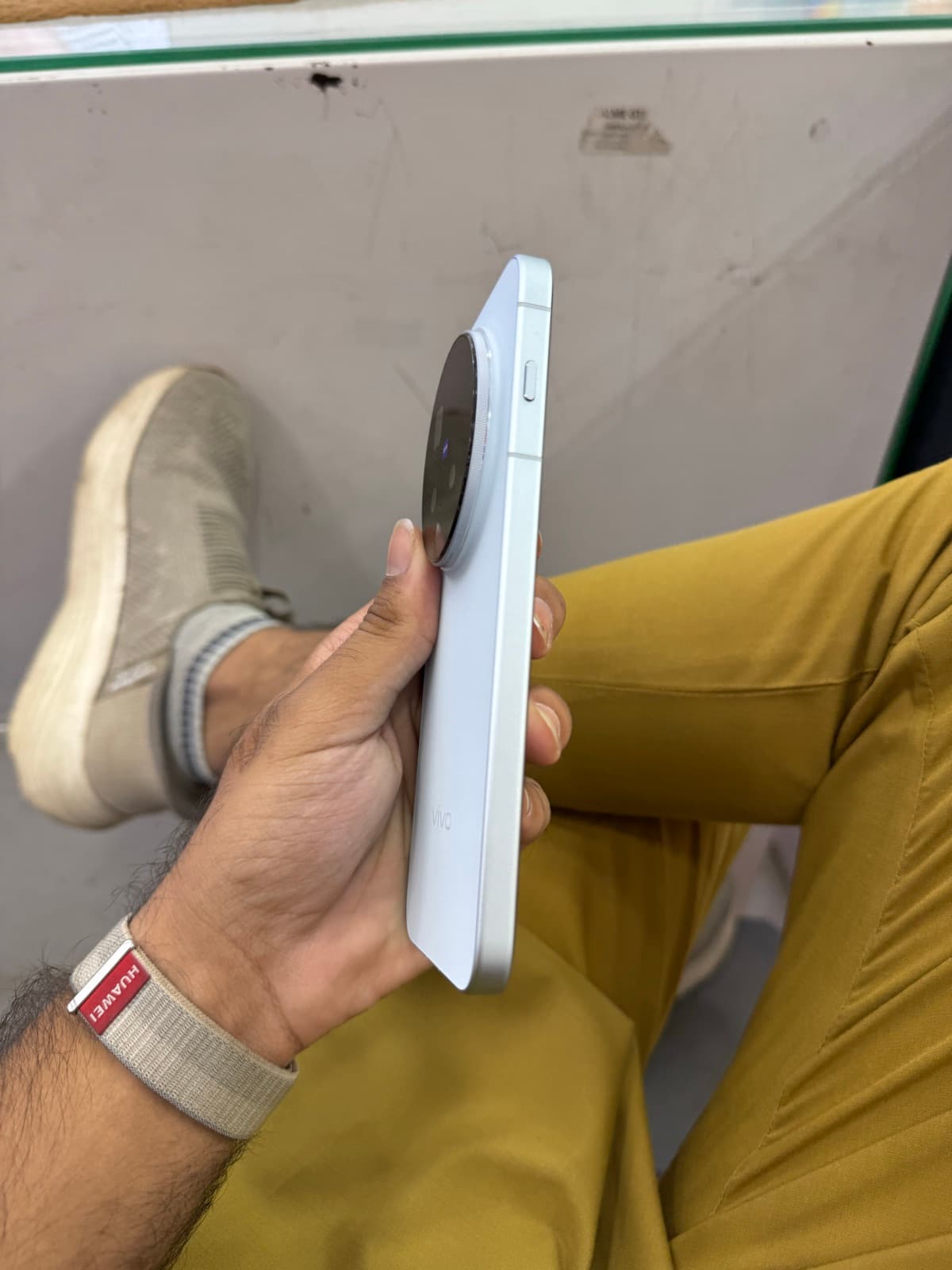 Vivo X300 Pro 16GB / 512GB in Phantom Black — photo 4