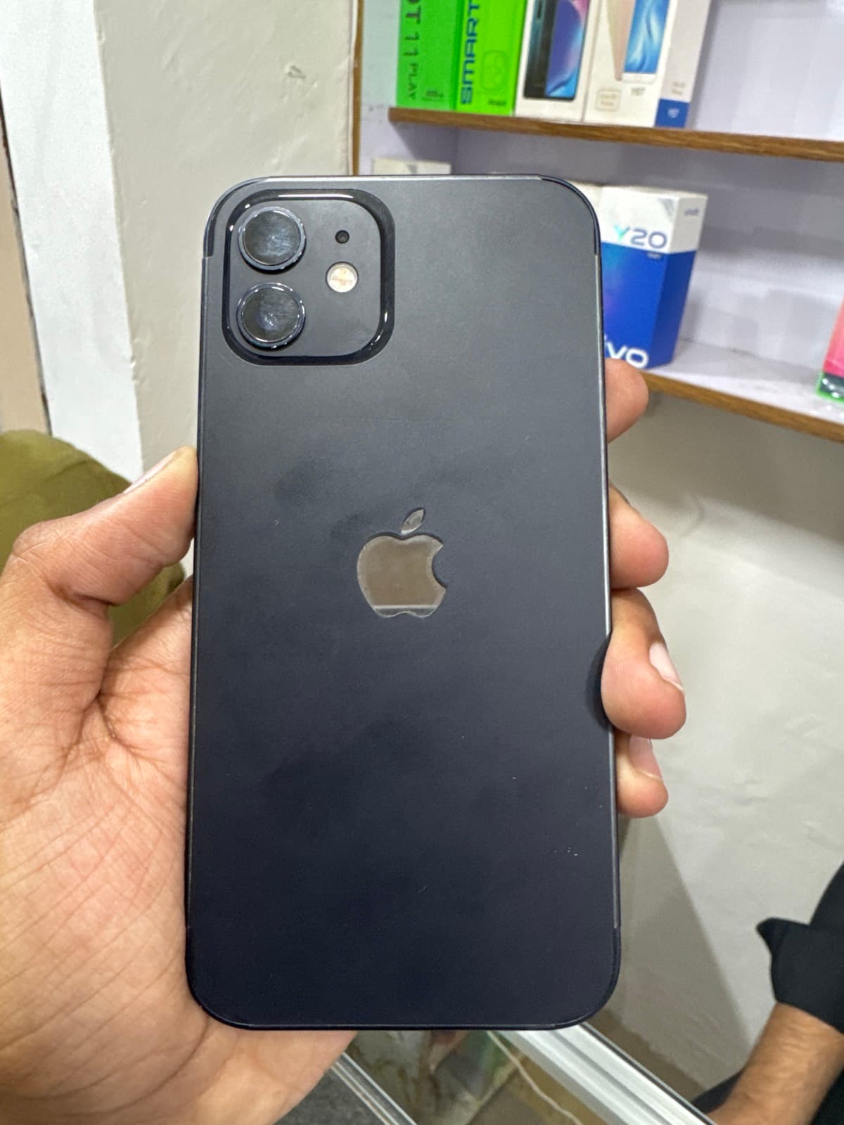 iPhone 12 · 128GB