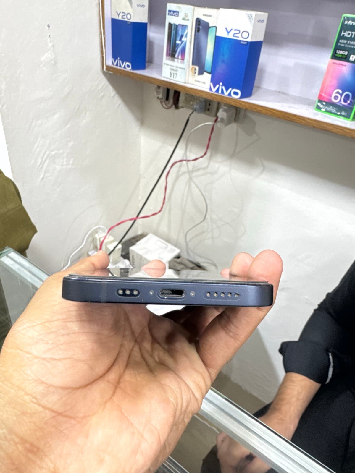 Apple iPhone 12 128GB in Black — photo 3