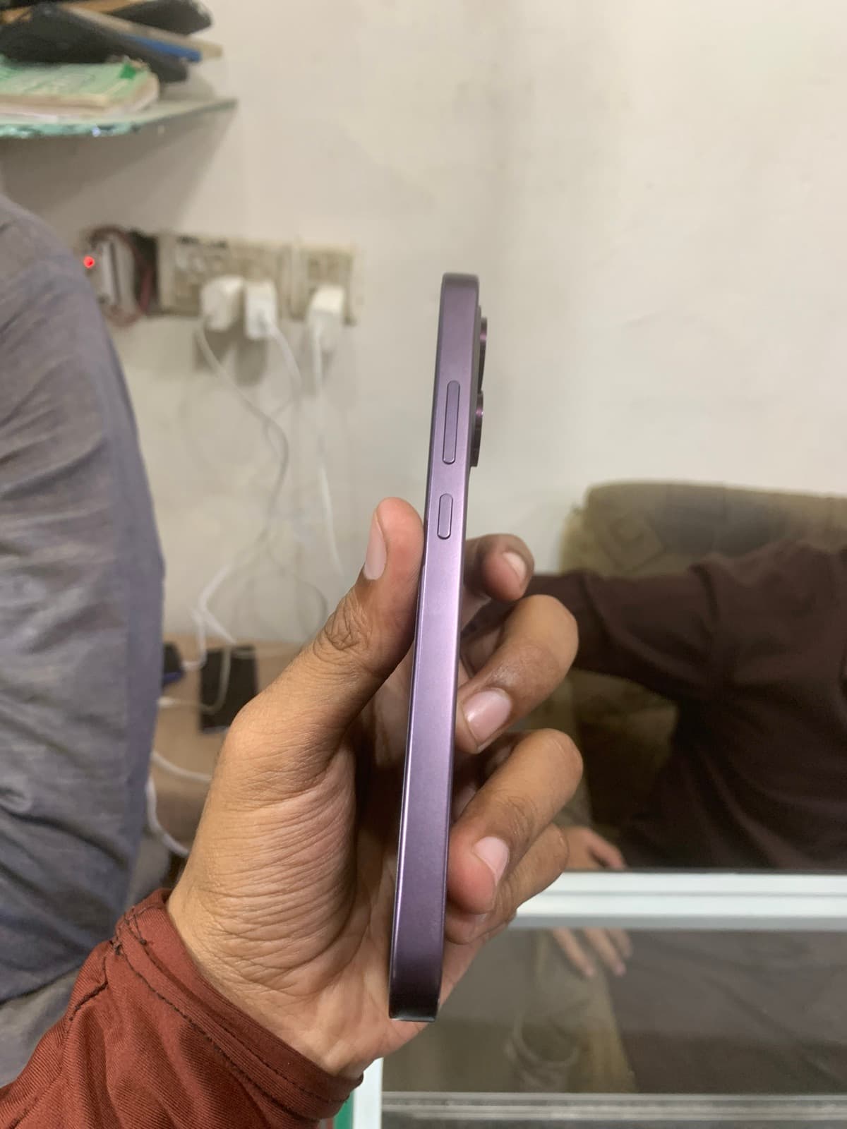 Oppo Reno 16 F 5G 8GB / 256GB in Twilight Violet — photo 3