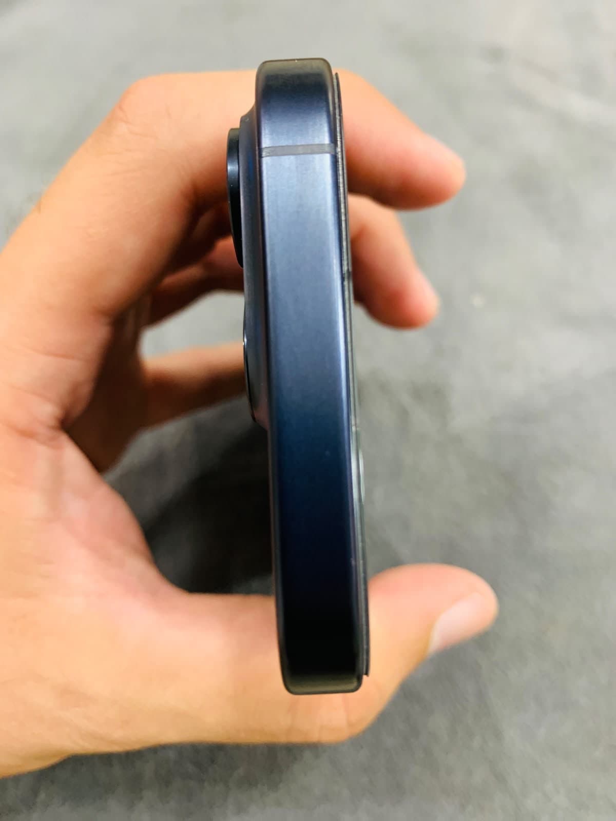 Apple iPhone 15 Pro 128GB in Blue Titanium — photo 3