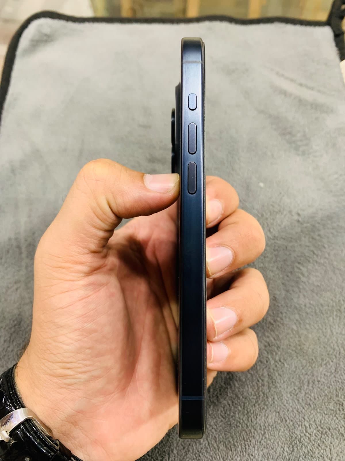 Apple iPhone 15 Pro 128GB in Blue Titanium — photo 4