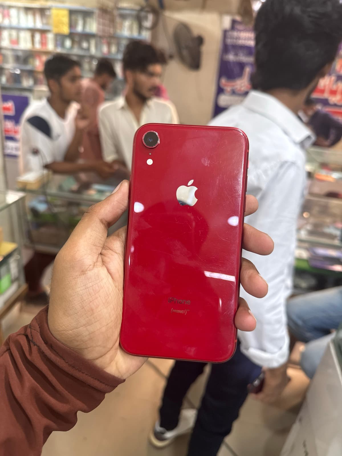 iPhone XR · 64GB