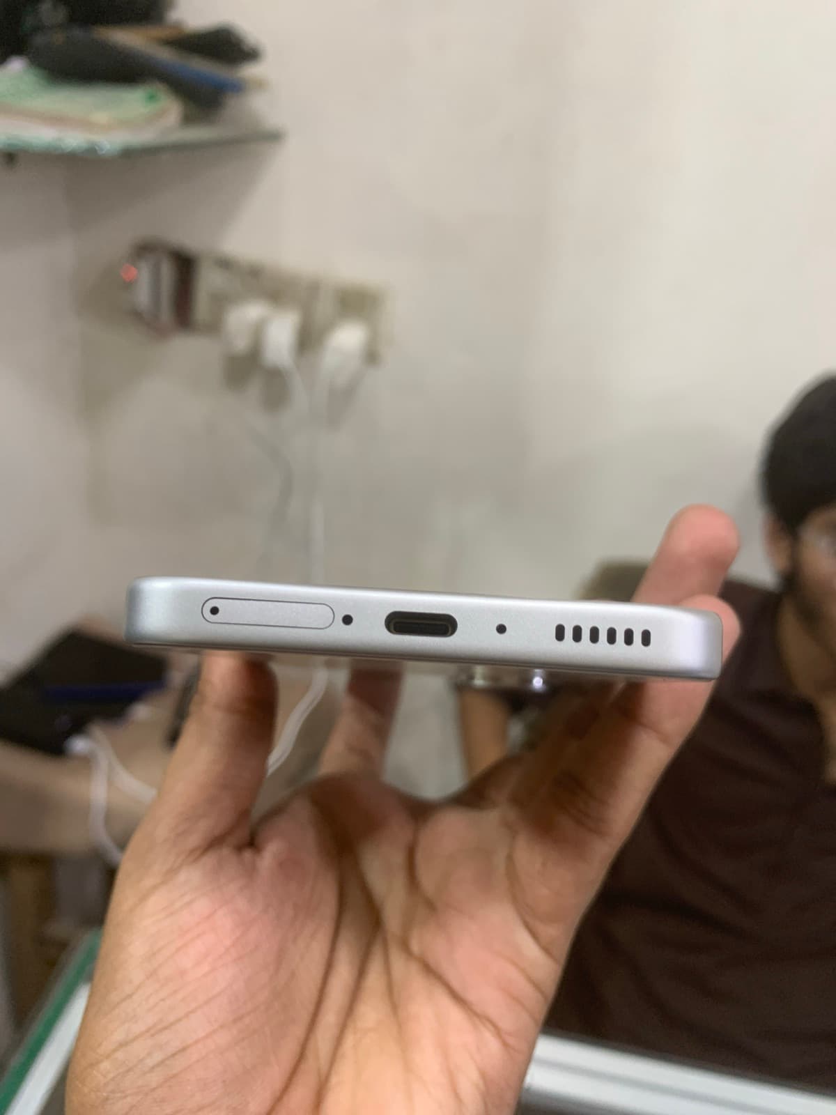 Vivo Y500 8GB / 256GB in Pearl White — photo 3