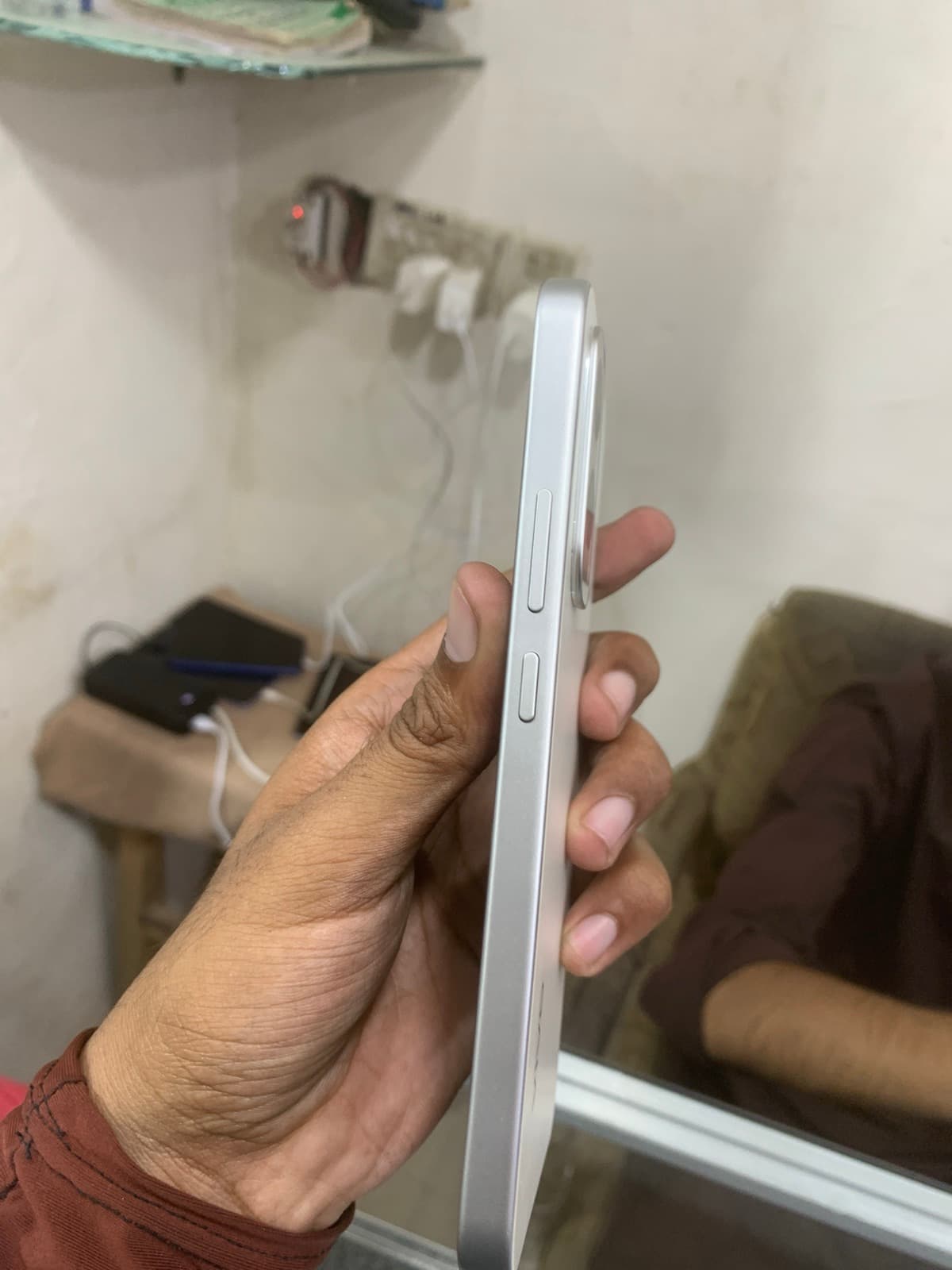 Vivo Y500 8GB / 256GB in Pearl White — photo 4