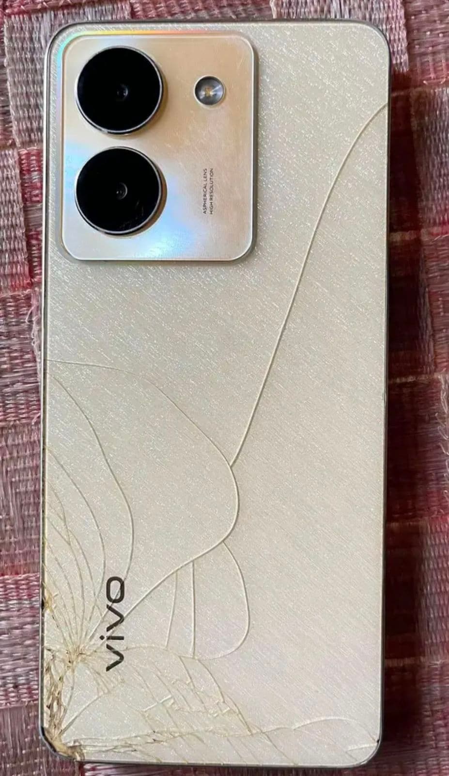 Vivo Y36 8GB / 256GB in Vibrant Gold — photo 2