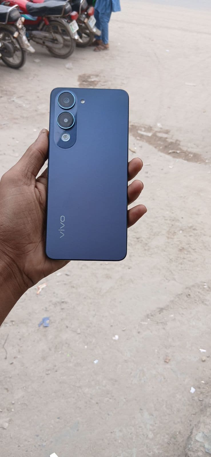 Vivo Y04 · 4GB / 128GB
