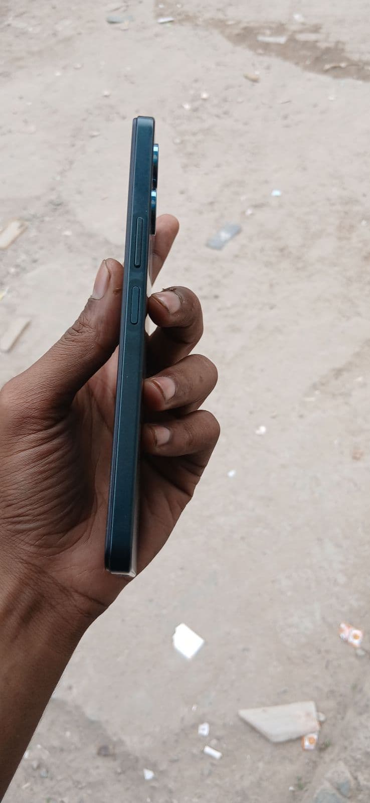 Vivo Y04 4GB / 128GB in Jade Green — photo 3