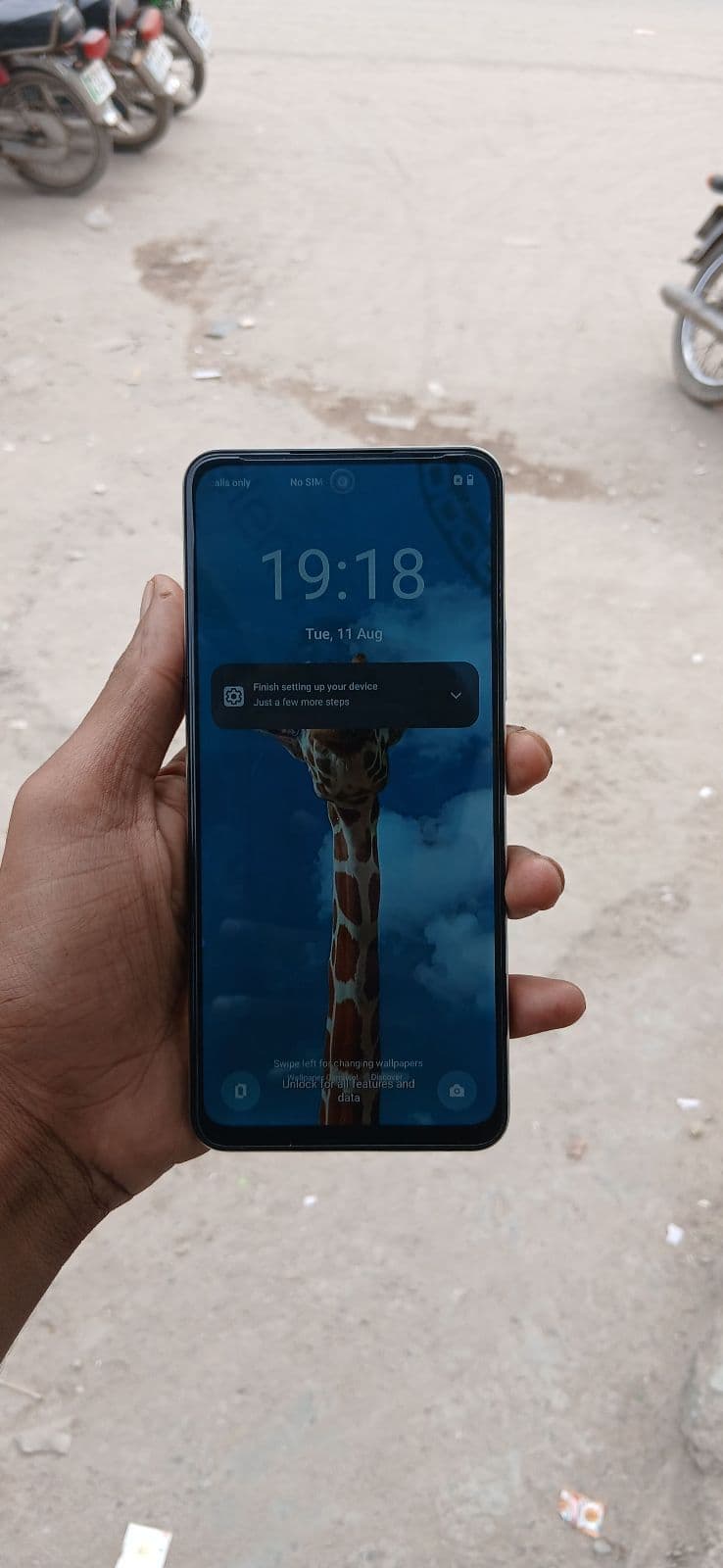 Realme C71 6GB / 128GB in White Swan — photo 2