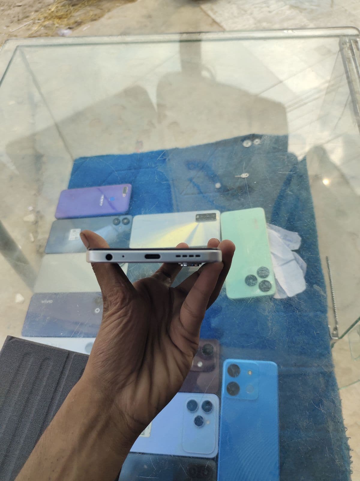 Infinix Hot 60i 6GB / 128GB in Titanium Silver — photo 3