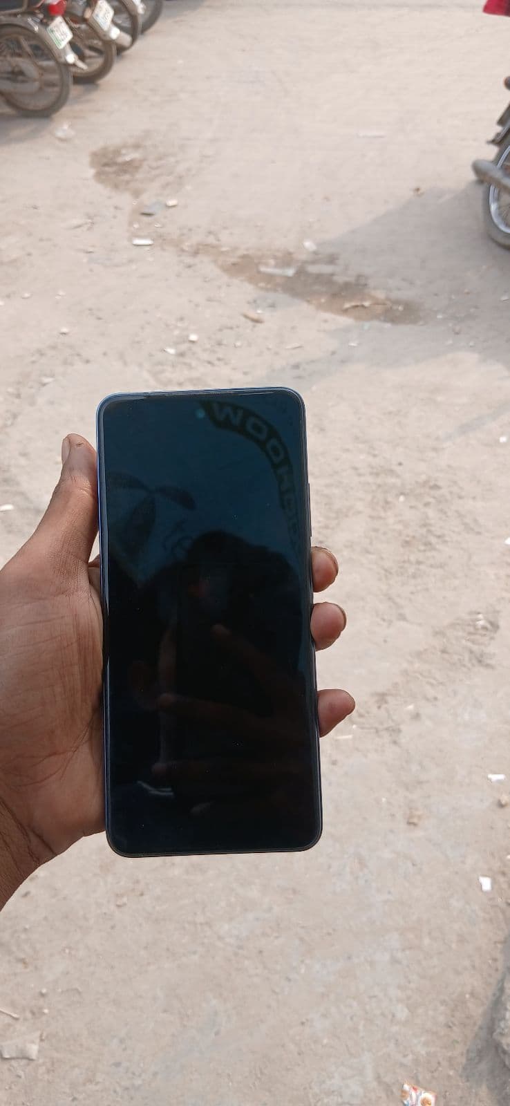 Infinix Hot 40i 8GB / 256GB in Starlit Black — photo 2