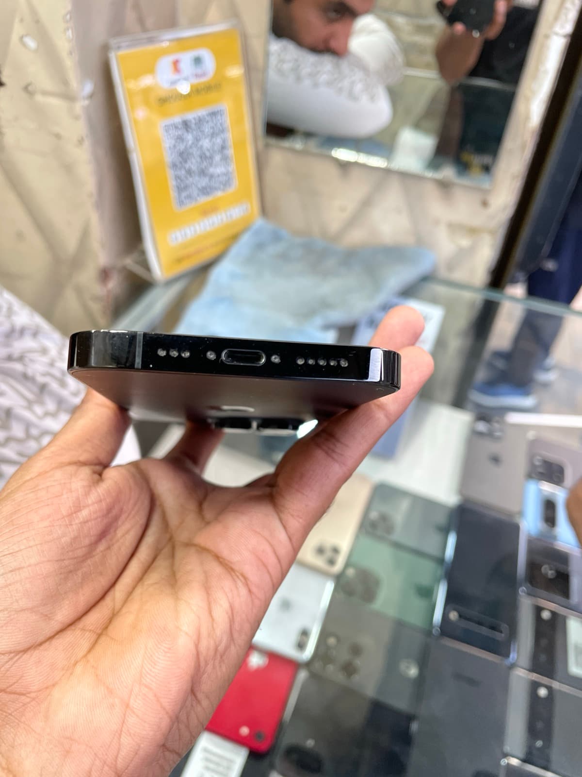 Apple iPhone 14 Pro 256GB in Space Black — photo 3