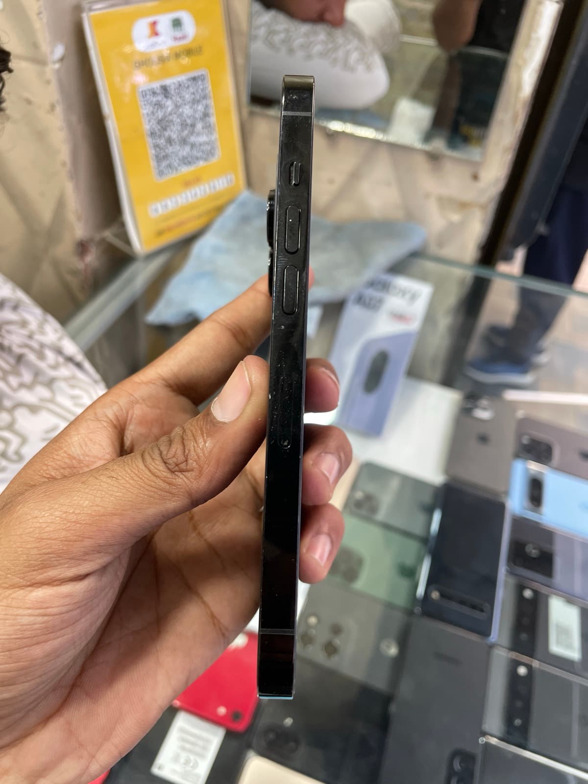 Apple iPhone 14 Pro 256GB in Space Black — photo 4