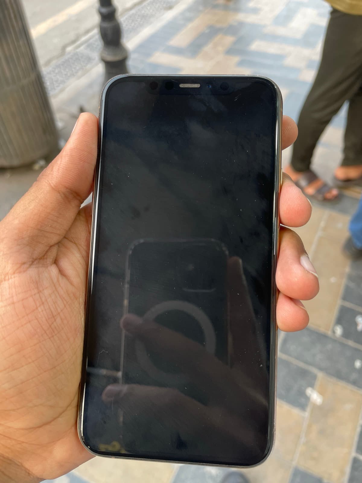 Apple iPhone 11 Pro 64GB in Gold — photo 2