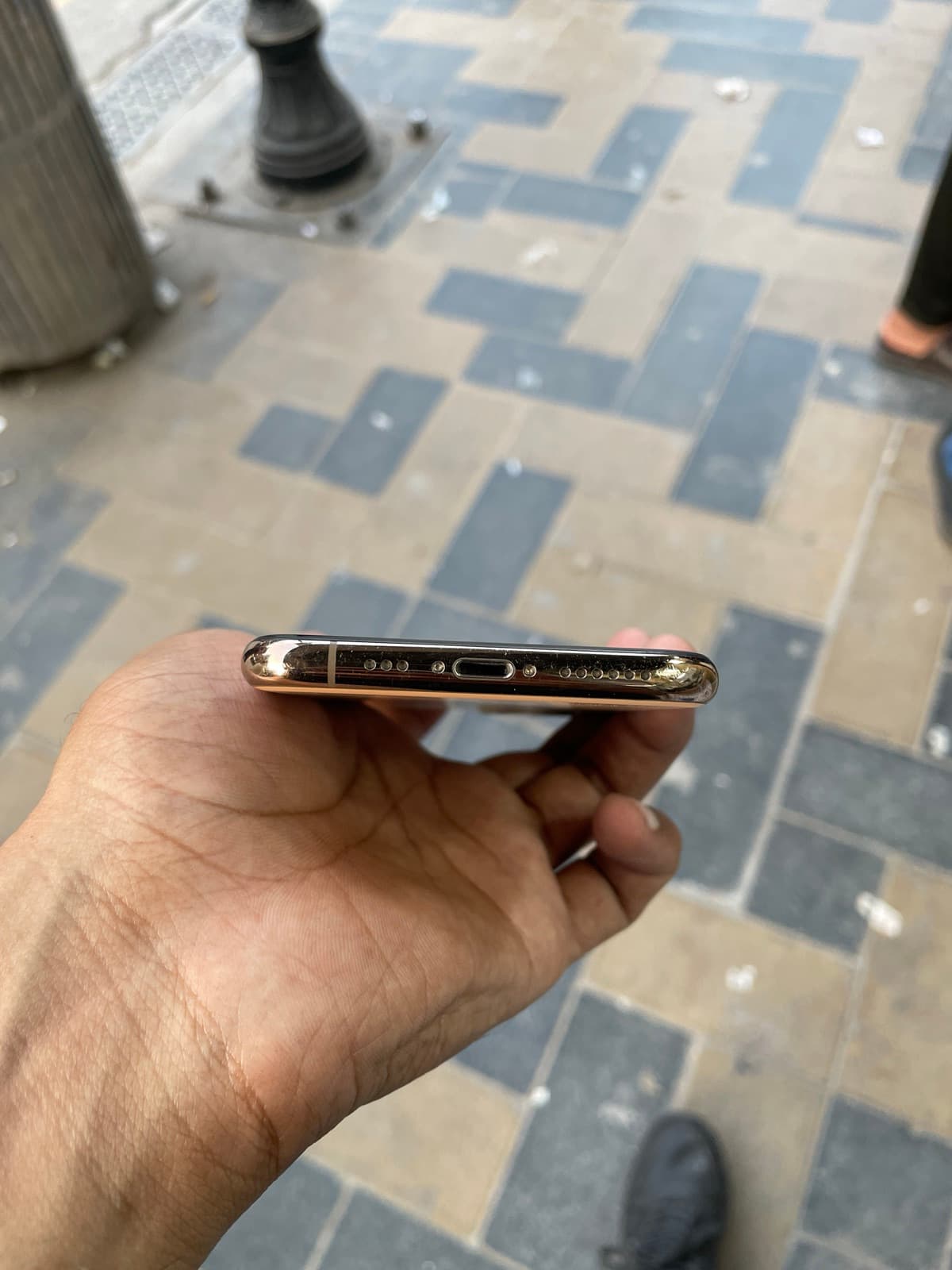 Apple iPhone 11 Pro 64GB in Gold — photo 3