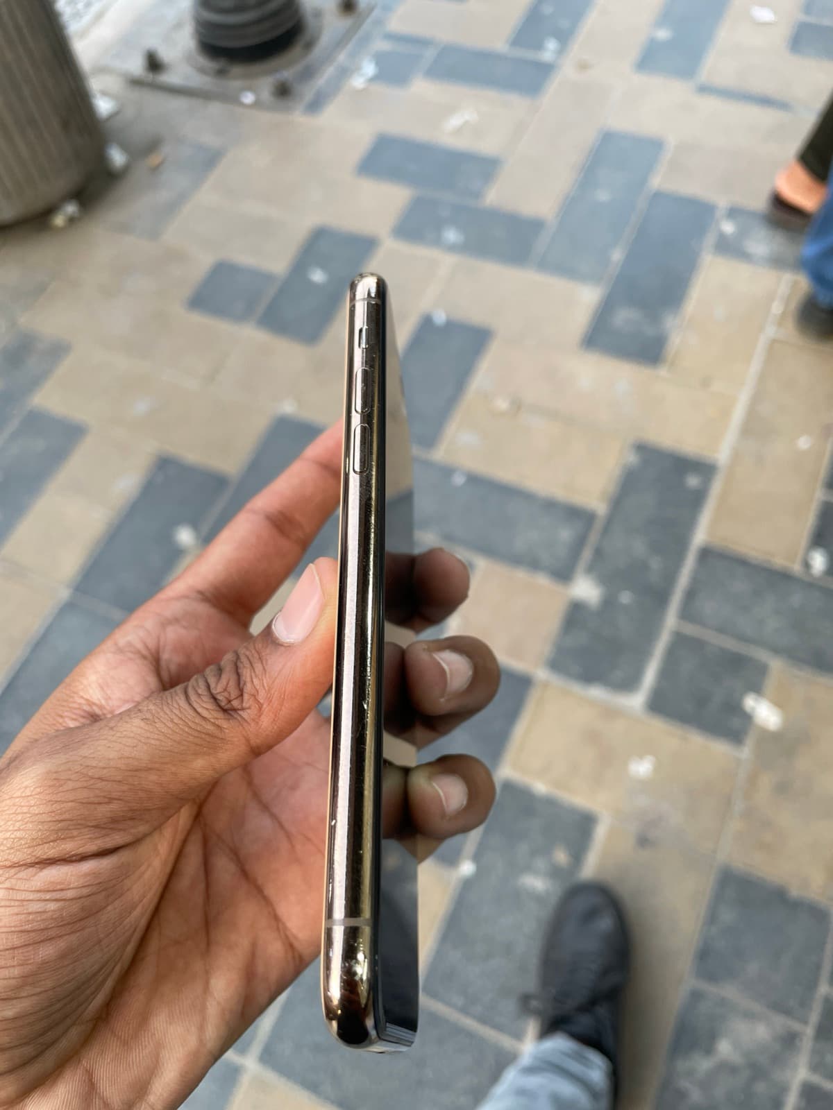 Apple iPhone 11 Pro 64GB in Gold — photo 4