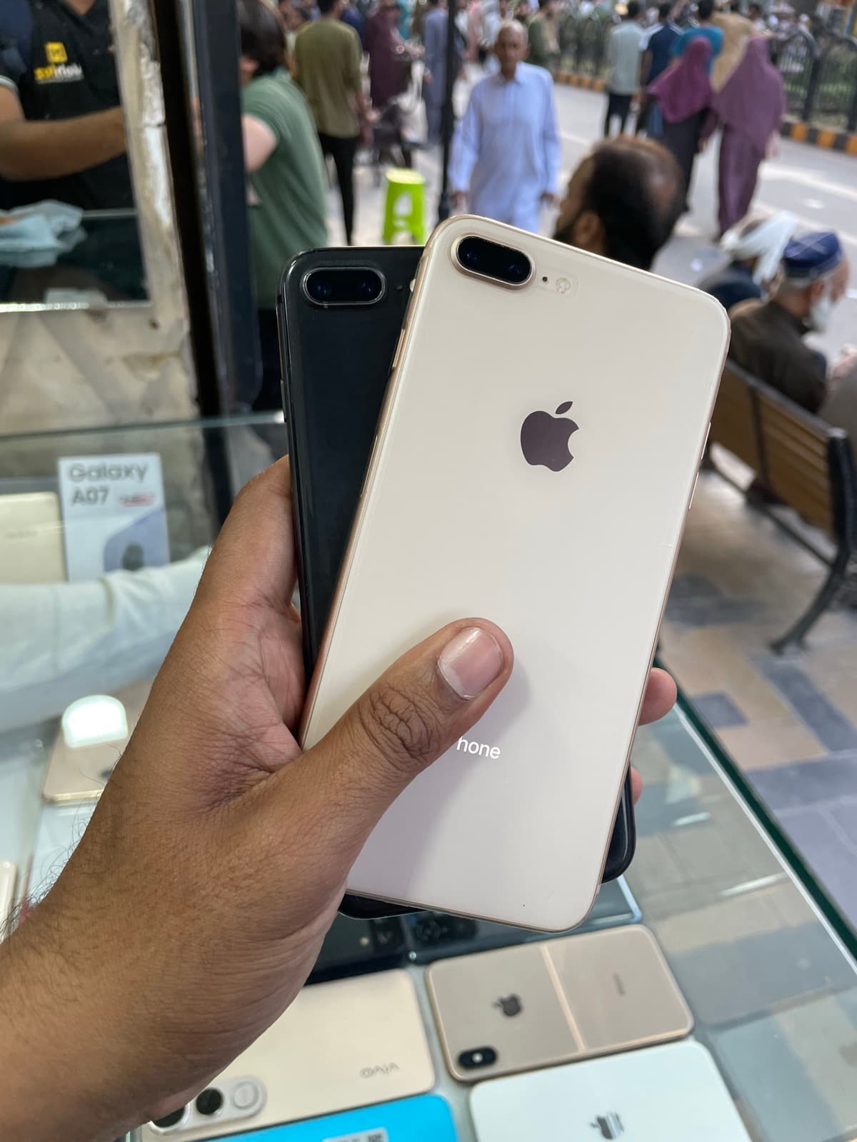 iPhone 8 Plus · 64GB