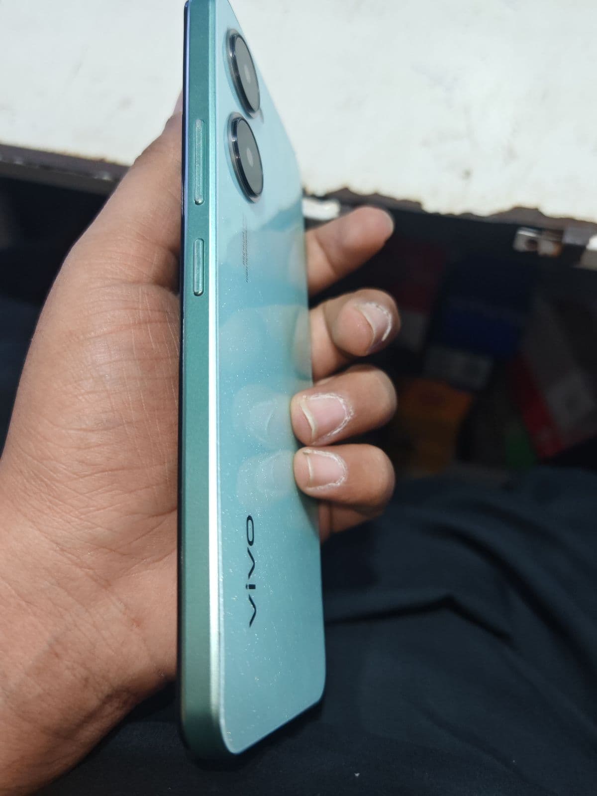 Vivo Y03t 4GB / 128GB in Gem Green — photo 2