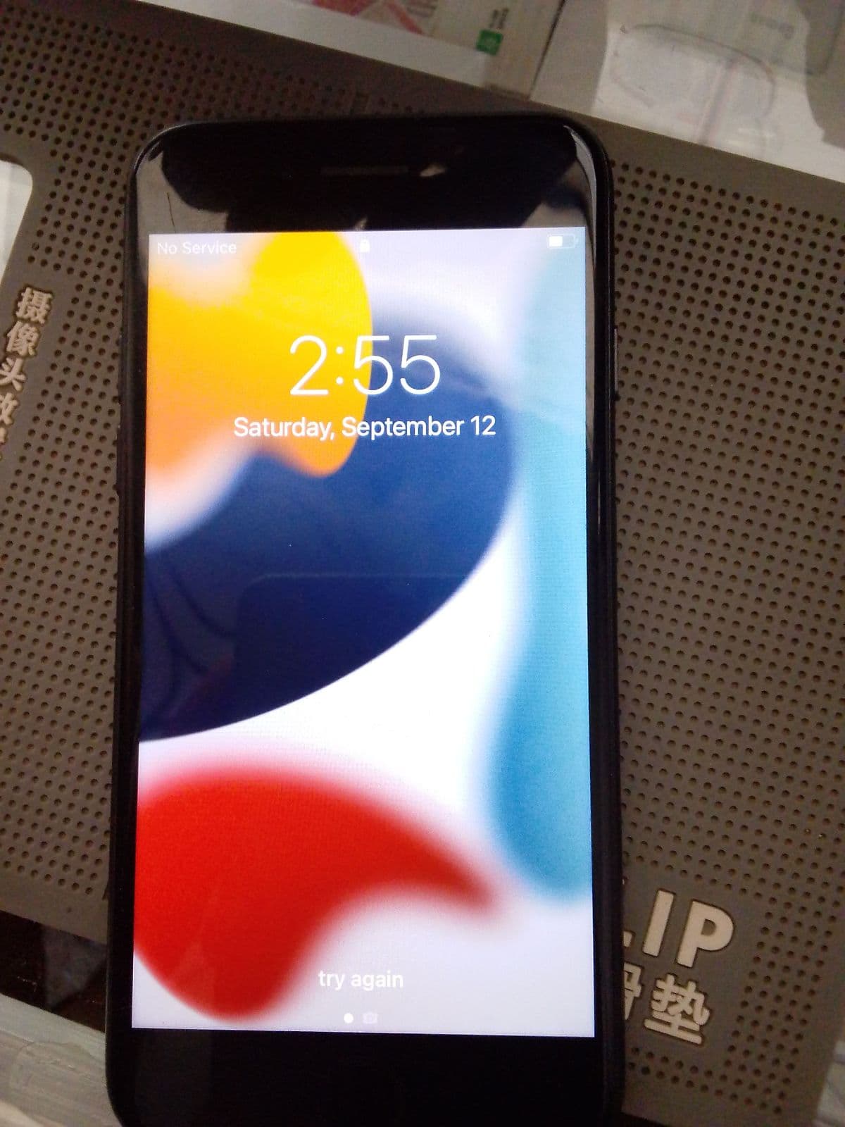Apple iPhone 7 32GB in Black — photo 2