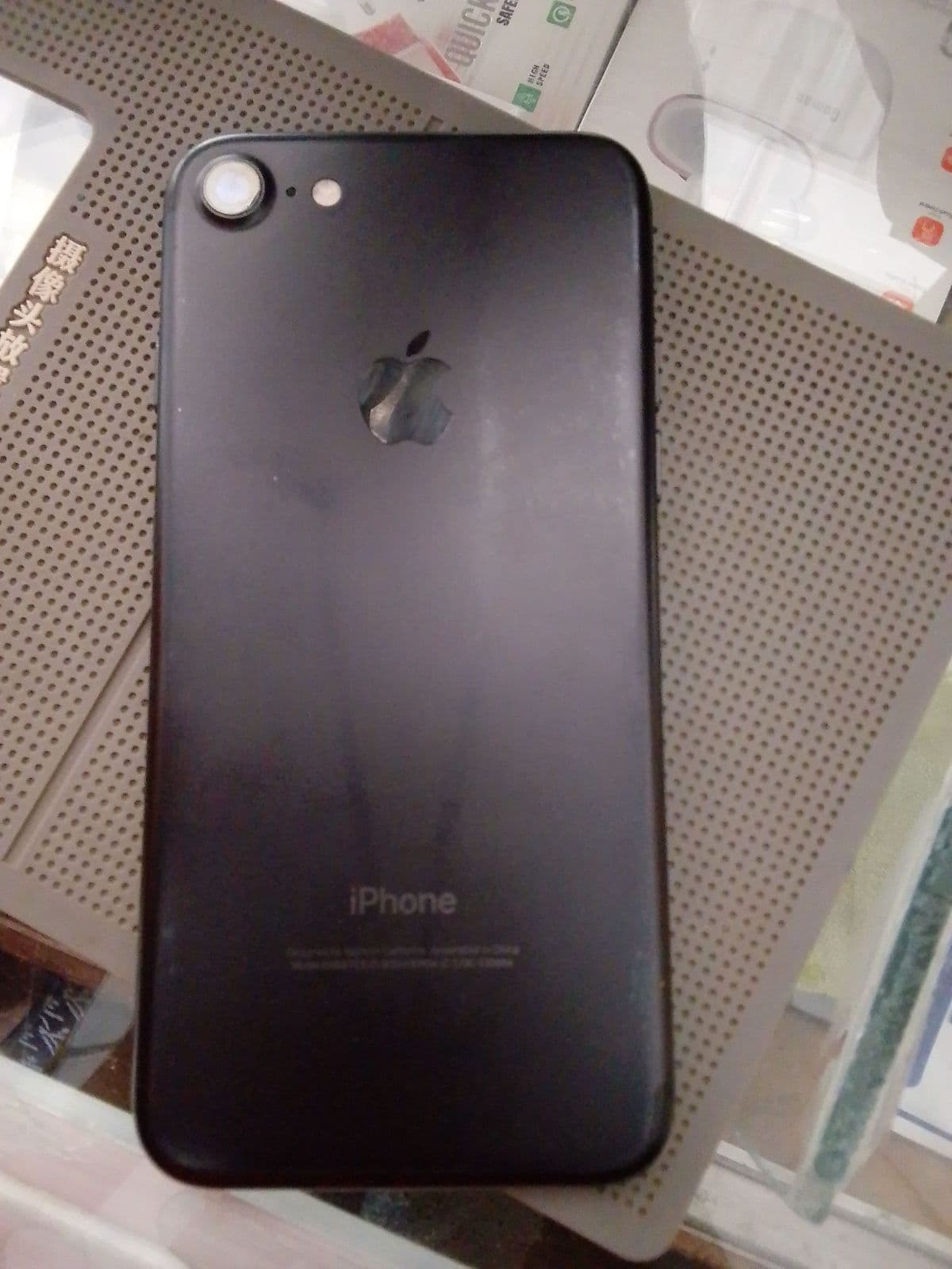 Apple iPhone 7 32GB in Black — photo 1