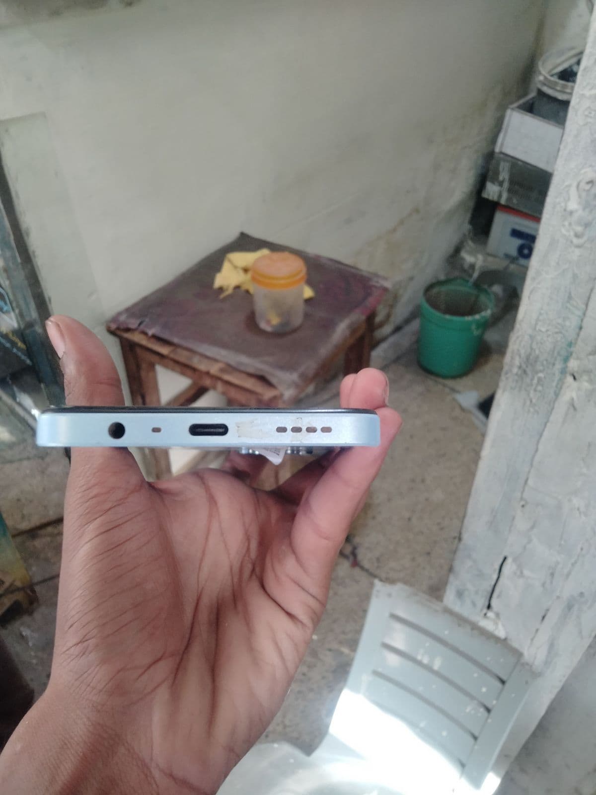 Realme C51 4GB / 64GB in Mint Green — photo 3