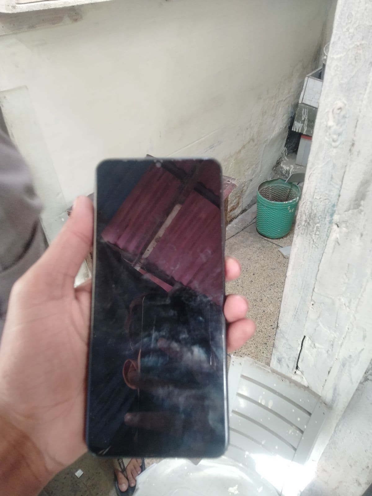 Realme C51 4GB / 64GB in Carbon Black — photo 2