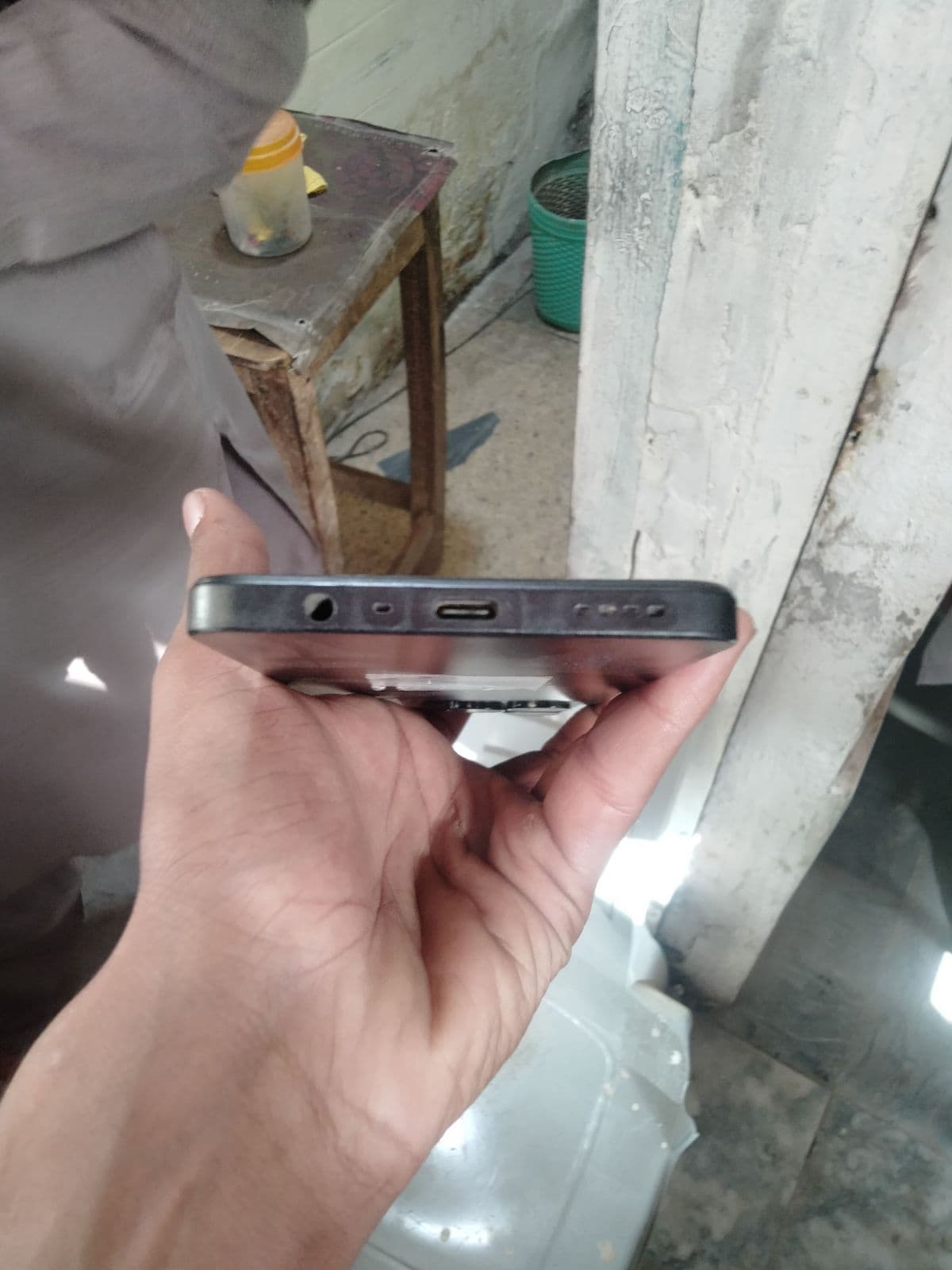Realme C51 4GB / 64GB in Carbon Black — photo 3